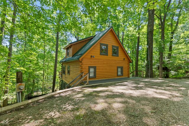 1575 Curly Shingles Road, Nashville, IN 47448