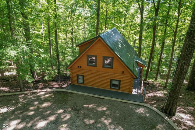 1575 Curly Shingles Road, Nashville, IN 47448