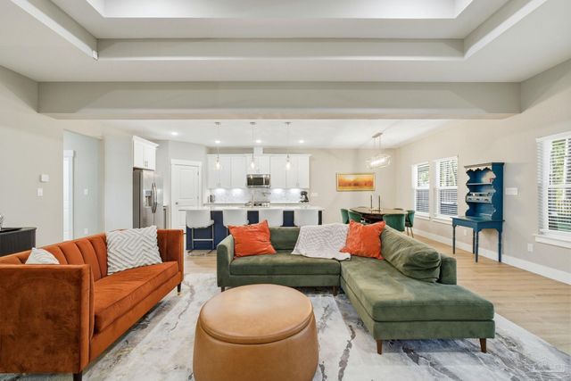 5530 Chenier Dr, Gulf Breeze, FL 32563