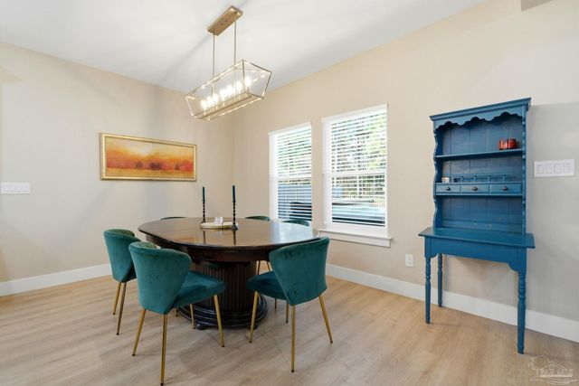 5530 Chenier Dr, Gulf Breeze, FL 32563