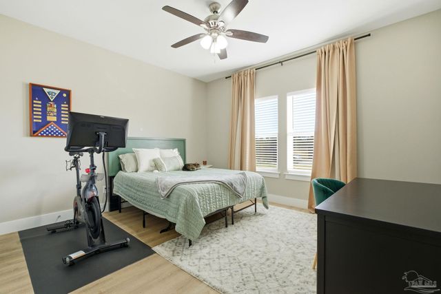 5530 Chenier Dr, Gulf Breeze, FL 32563