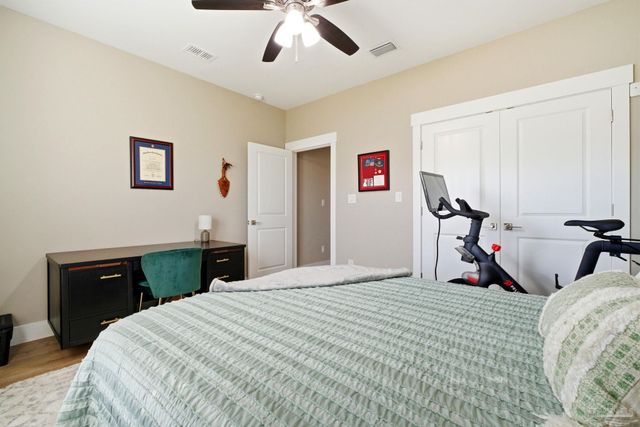 5530 Chenier Dr, Gulf Breeze, FL 32563