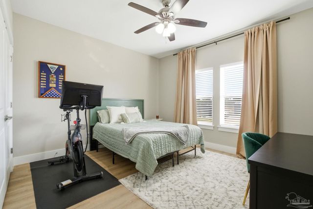 5530 Chenier Dr, Gulf Breeze, FL 32563