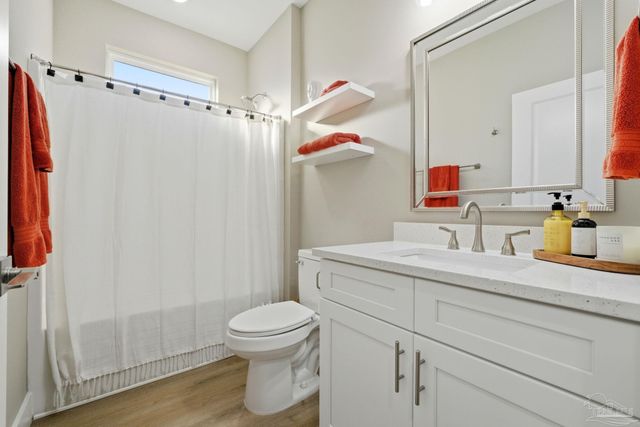 5530 Chenier Dr, Gulf Breeze, FL 32563