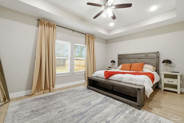 5530 Chenier Dr, Gulf Breeze, FL 32563