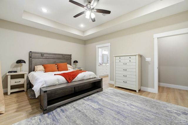 5530 Chenier Dr, Gulf Breeze, FL 32563