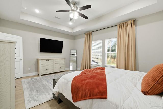 5530 Chenier Dr, Gulf Breeze, FL 32563