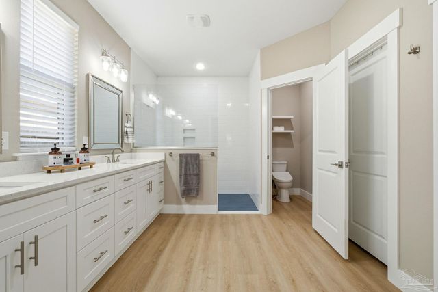 5530 Chenier Dr, Gulf Breeze, FL 32563