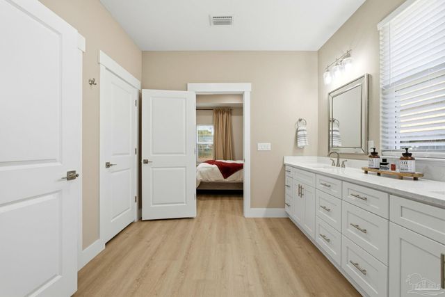 5530 Chenier Dr, Gulf Breeze, FL 32563