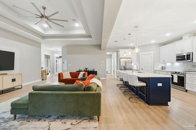 5530 Chenier Dr, Gulf Breeze, FL 32563