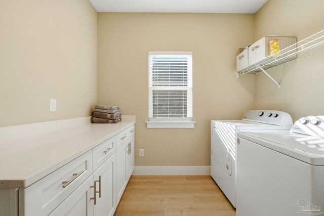 5530 Chenier Dr, Gulf Breeze, FL 32563