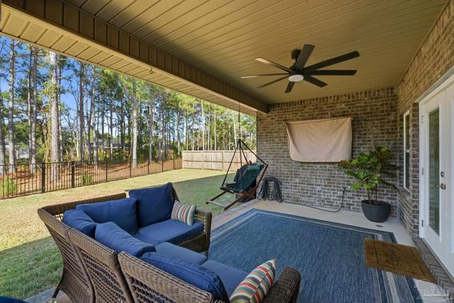 5530 Chenier Dr, Gulf Breeze, FL 32563