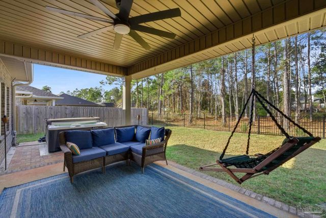 5530 Chenier Dr, Gulf Breeze, FL 32563