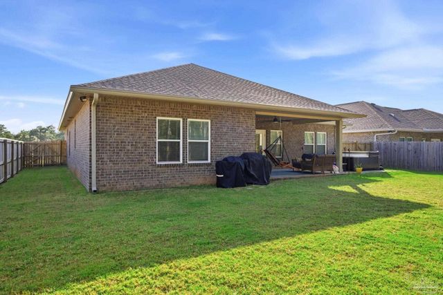 5530 Chenier Dr, Gulf Breeze, FL 32563