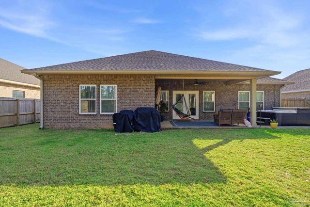 5530 Chenier Dr, Gulf Breeze, FL 32563