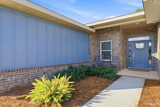 5530 Chenier Dr, Gulf Breeze, FL 32563