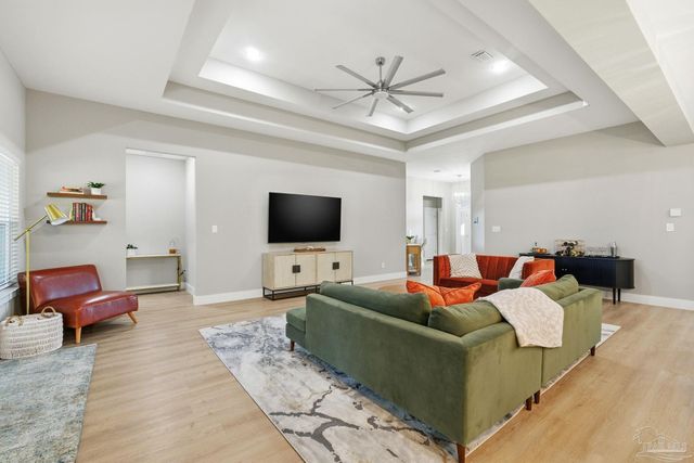 5530 Chenier Dr, Gulf Breeze, FL 32563