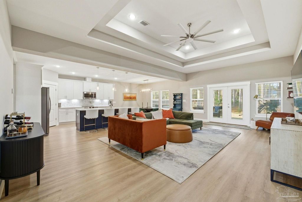 5530 Chenier Dr, Gulf Breeze, FL 32563