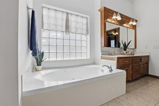 221 Heather Lane, Tuttle, OK 73089