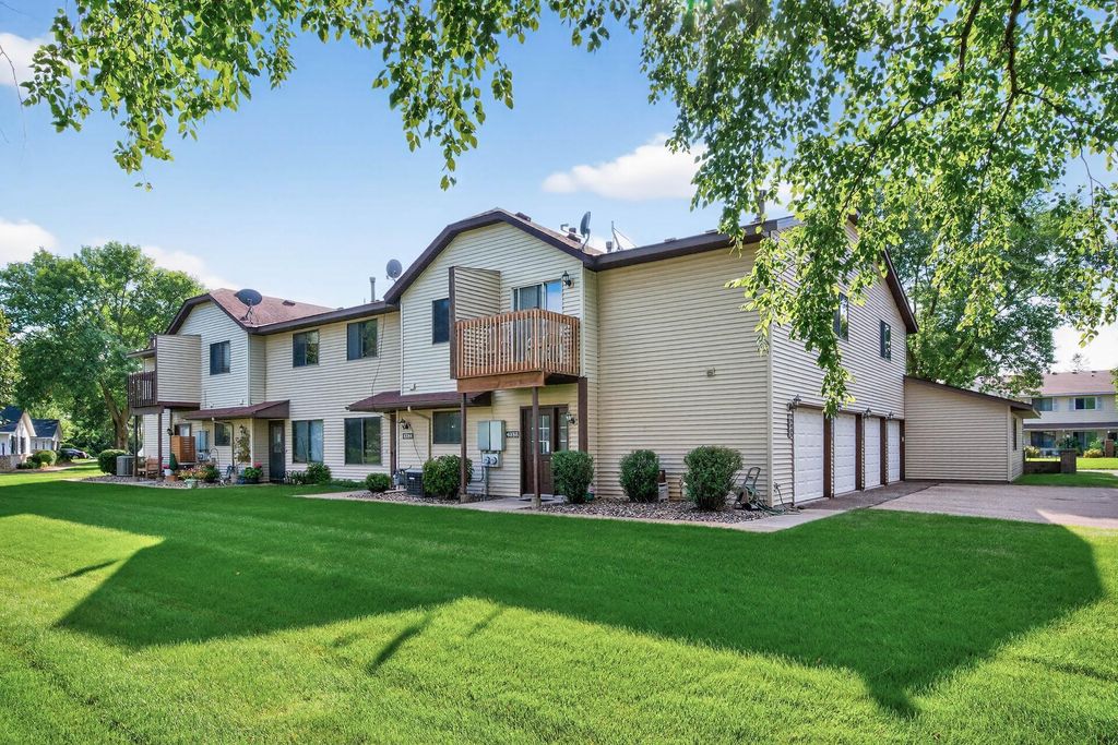 4284 Parkview Court 4284, Vadnais Heights, MN 55127
