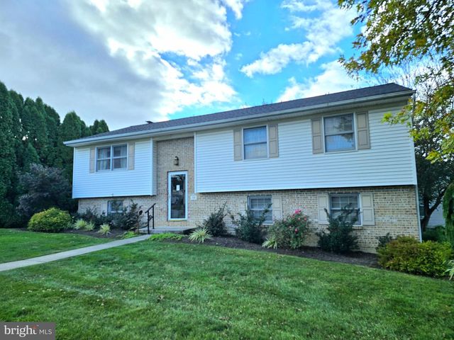 551 CHRISTOPHER DR, Wernersville, PA 19565