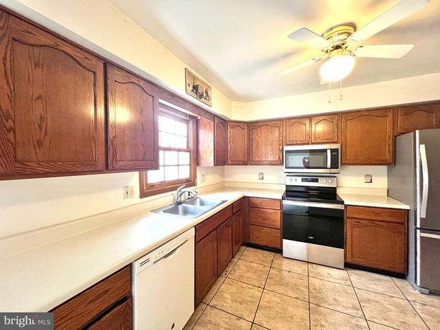 551 CHRISTOPHER DR, Wernersville, PA 19565