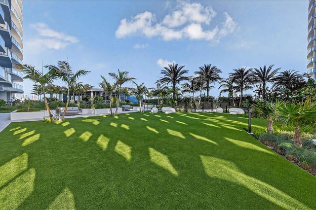 220 Lake Shore Drive 715, Lake Park, FL 33403