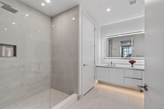 220 Lake Shore Drive 715, Lake Park, FL 33403