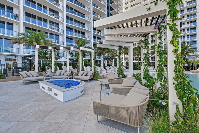 220 Lake Shore Drive 715, Lake Park, FL 33403