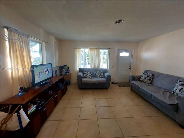 4571 NW 19th Way, Tamarac, FL 33309