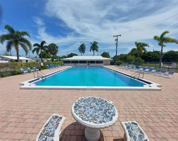 4571 NW 19th Way, Tamarac, FL 33309