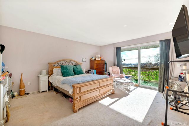 3105 Bluffs Drive S, Baiting Hollow, NY 11933