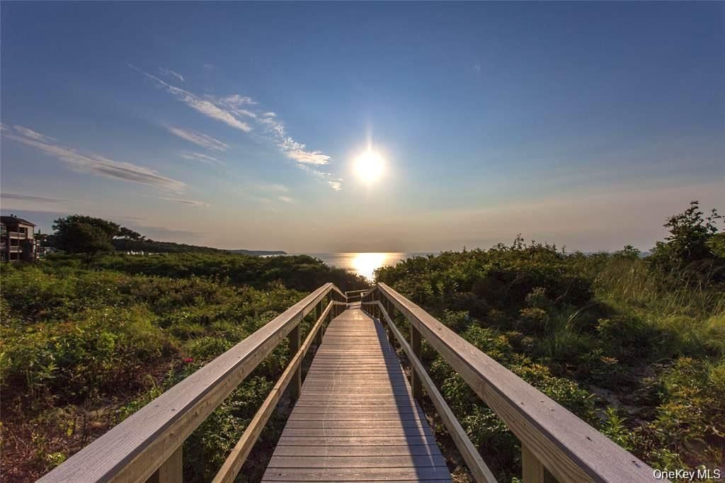 3105 Bluffs Drive S, Baiting Hollow, NY 11933