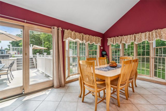 36 Richmond Street, Islip, NY 11751