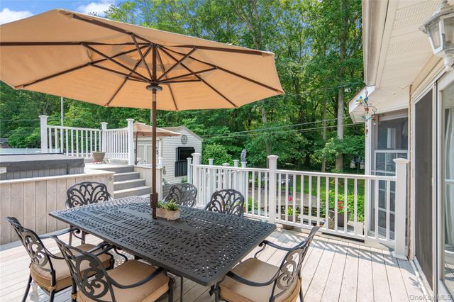 36 Richmond Street, Islip, NY 11751