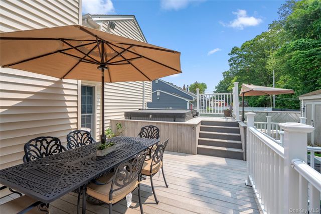 36 Richmond Street, Islip, NY 11751