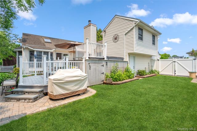 36 Richmond Street, Islip, NY 11751