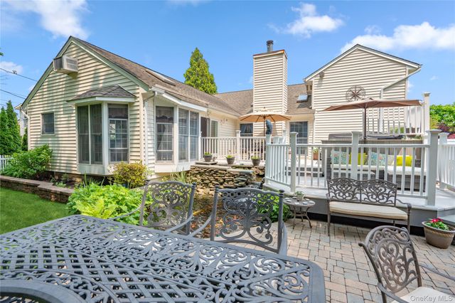 36 Richmond Street, Islip, NY 11751