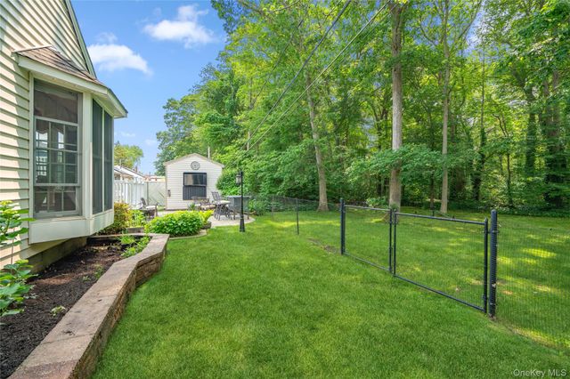 36 Richmond Street, Islip, NY 11751