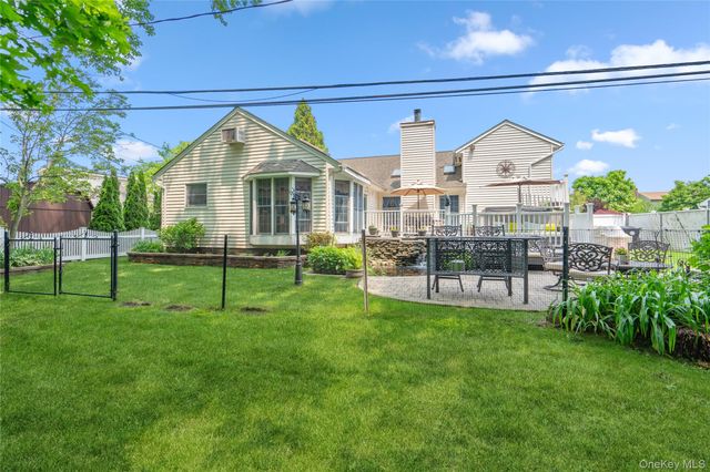 36 Richmond Street, Islip, NY 11751