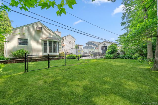 36 Richmond Street, Islip, NY 11751