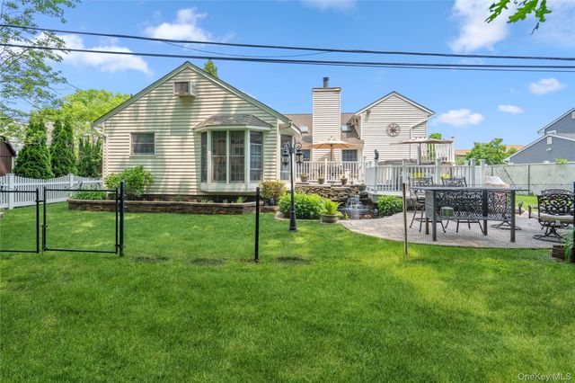 36 Richmond Street, Islip, NY 11751