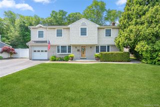 36 Richmond Street, Islip, NY 11751