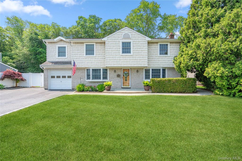 36 Richmond Street, Islip, NY 11751