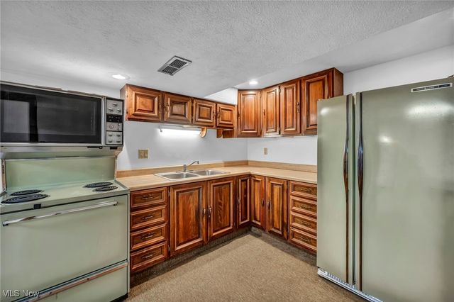 14985 Camden Circle, Strongsville, OH 44136