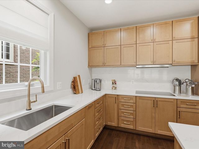 10090 COVER PL, Fairfax, VA 22030