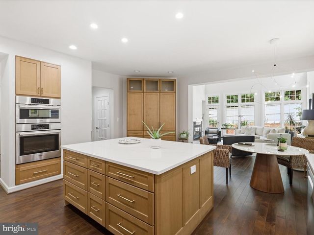 10090 COVER PL, Fairfax, VA 22030