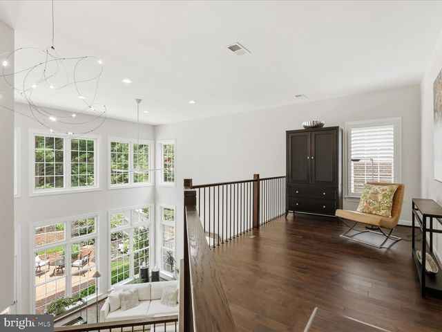 10090 COVER PL, Fairfax, VA 22030