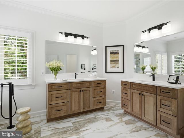 10090 COVER PL, Fairfax, VA 22030