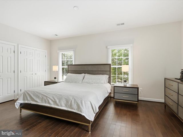 10090 COVER PL, Fairfax, VA 22030